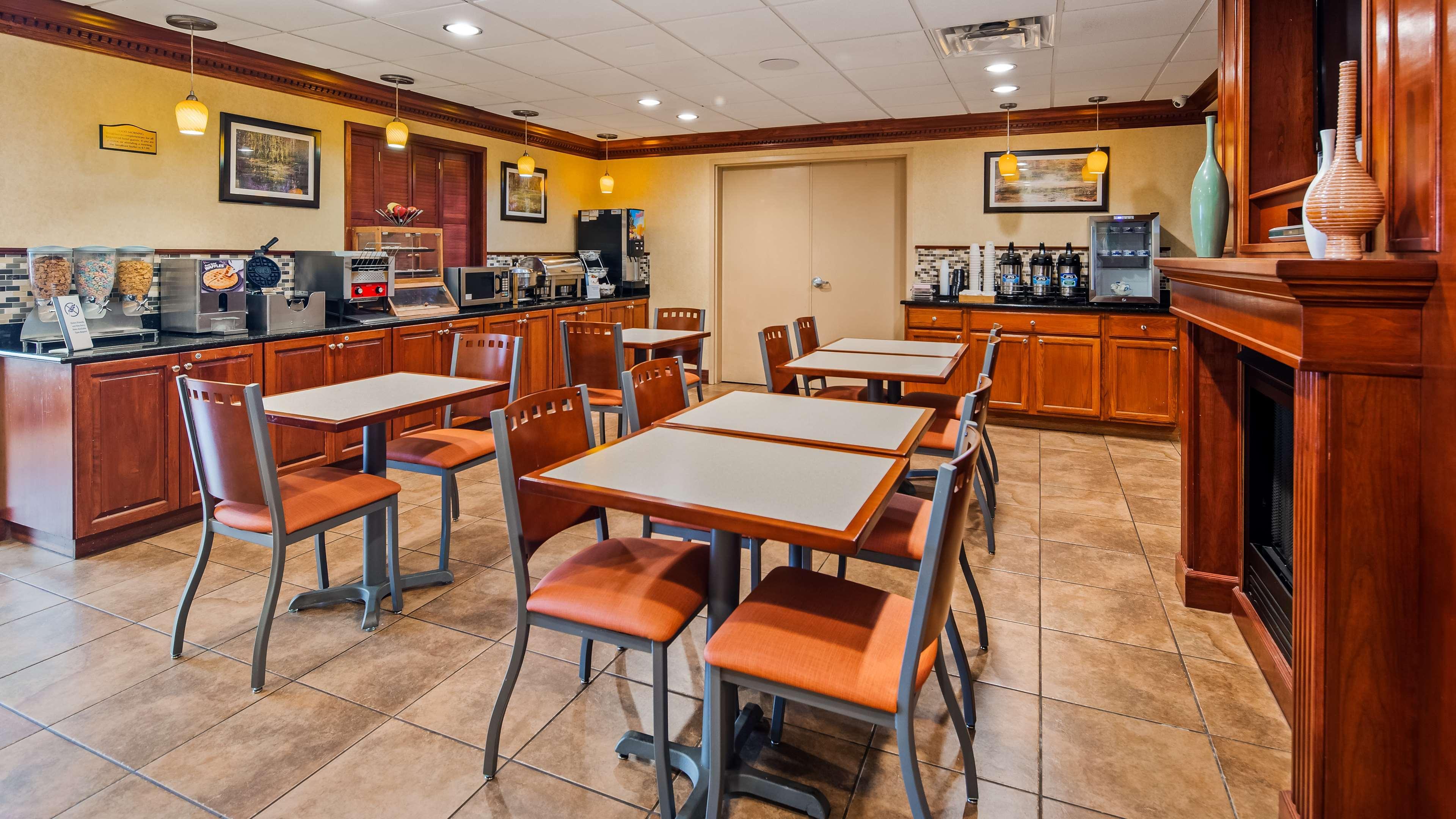 Best Western Plus Strawberry Inn & Suites Knoxville Exteriör bild