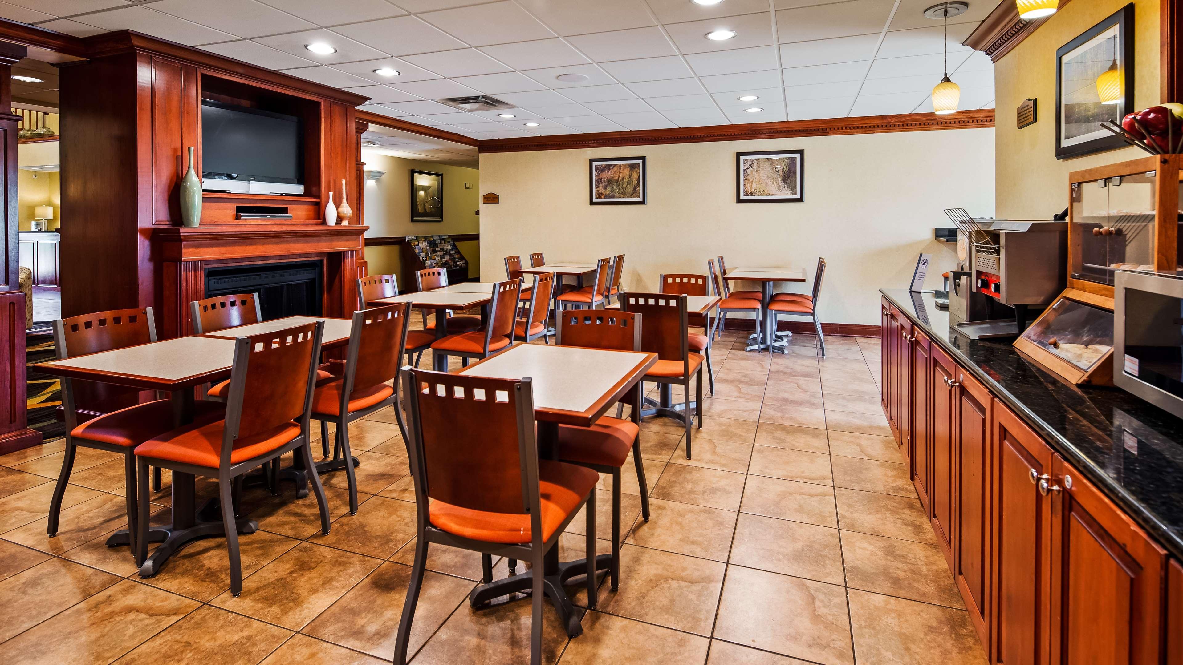 Best Western Plus Strawberry Inn & Suites Knoxville Exteriör bild